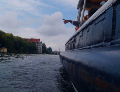 Stoßbootrennen beim Hafenfest im Historischen Hafen Berlin
